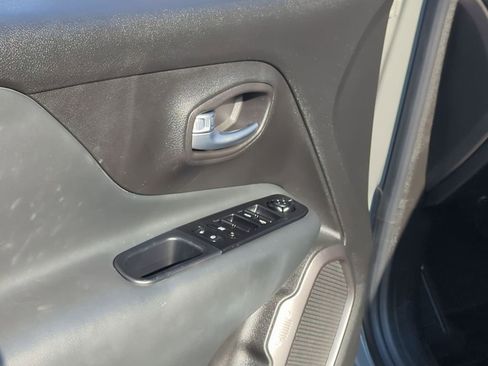 Used 2022 Jeep Renegade Latitude w/ Convenience Group image 20