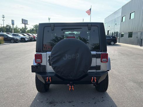 Used 2016 Jeep Wrangler Sahara w/ Connectivity Group AWD/4WD image 4