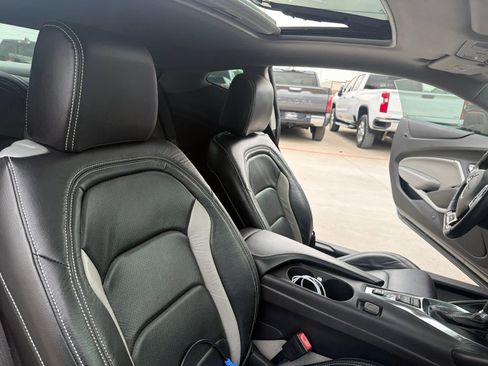 Used 2017 Chevrolet Camaro SS RWD image 9