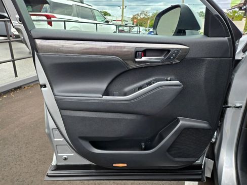 Used 2023 Toyota Highlander Platinum image 27
