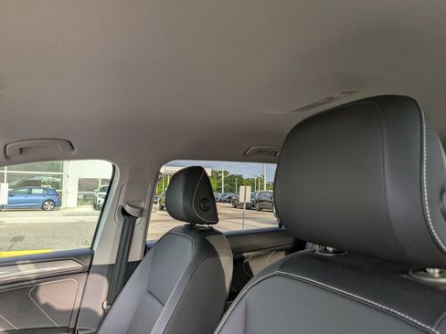 Used 2023 Volkswagen Tiguan SE FWD image 19