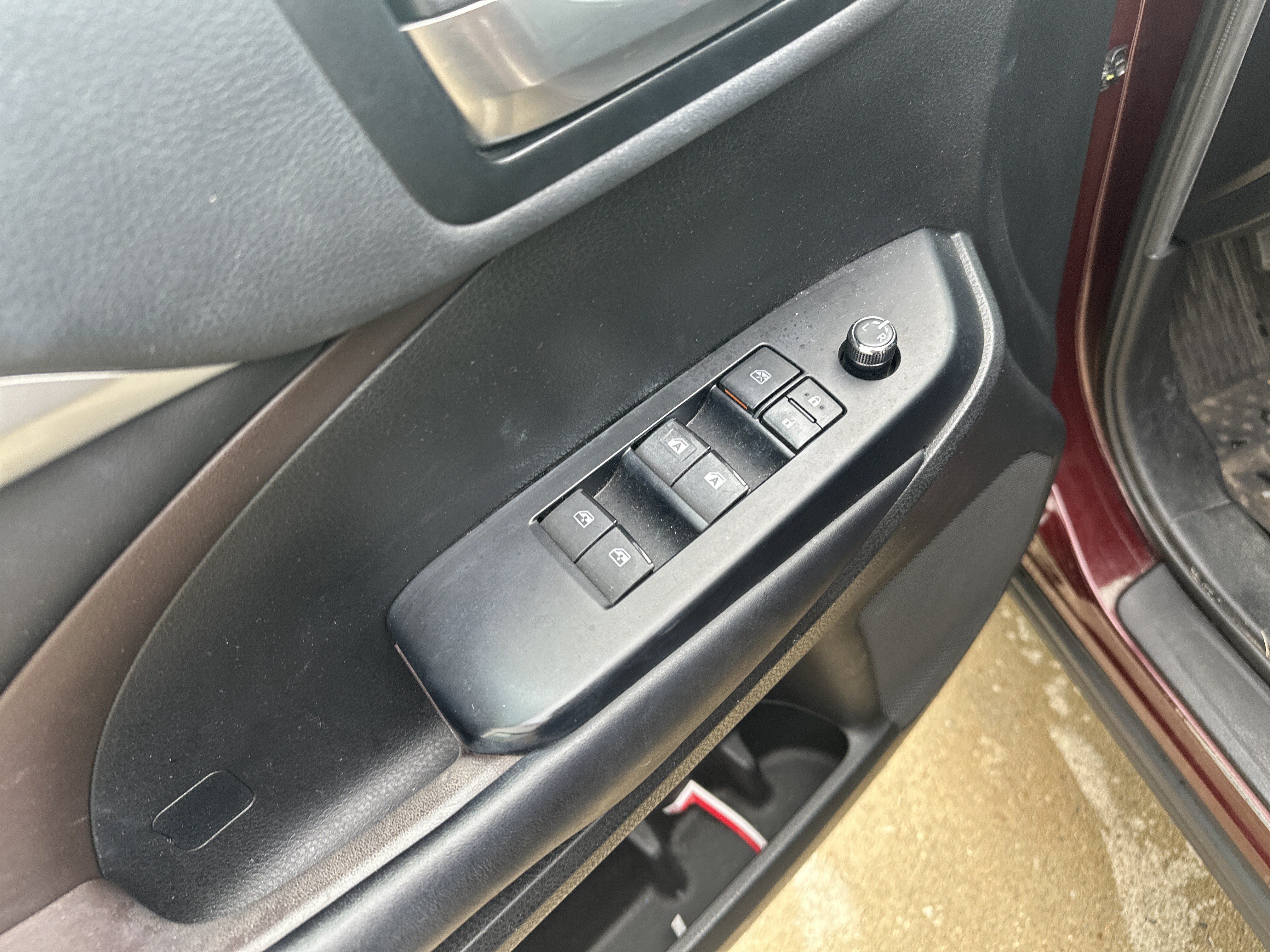 Used 2019 Toyota Highlander XLE AWD/4WD image 14
