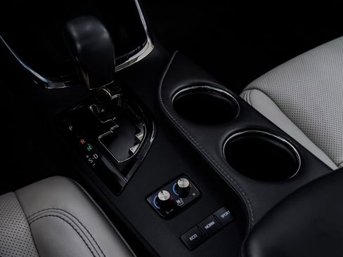 Used 2016 Toyota Avalon Limited w/ Toyota Safety Sense Package image 44