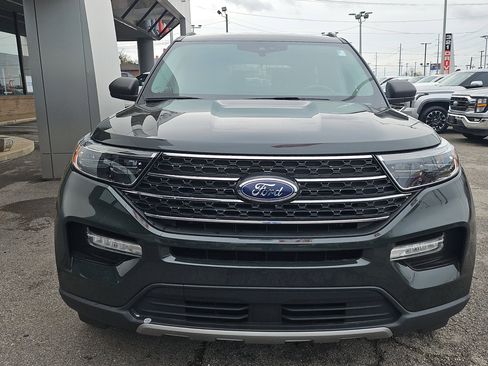 Used 2022 Ford Explorer XLT w/ Equipment Group 202A image 7