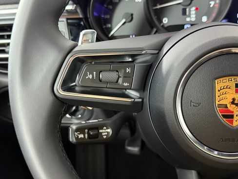 Certified 2026 Porsche Macan AWD/4WD image 17