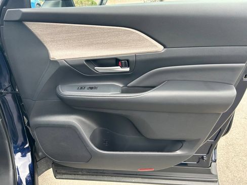 Used 2025 Toyota Grand Highlander AWD Hybrid image 33