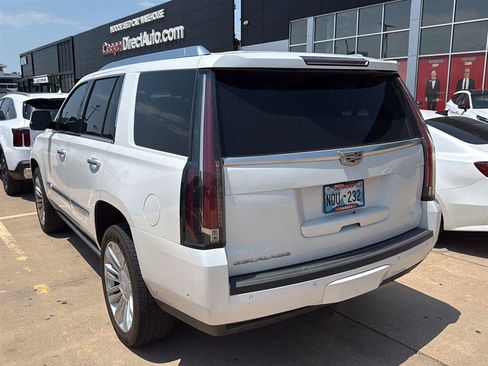 Used 2018 Cadillac Escalade Platinum AWD/4WD image 12