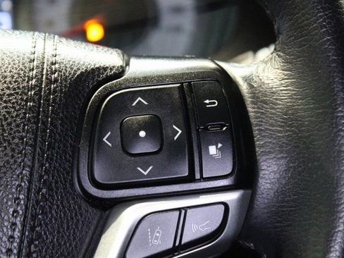 Used 2020 Toyota Sienna SE Premium w/ Nightshade Edition FWD image 14