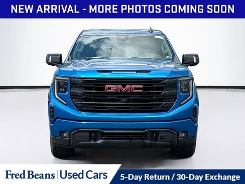 Used 2022 GMC Sierra 1500 Elevation w/ Elevation Premium Package AWD/4WD image 2