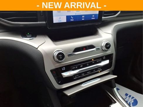 Used 2021 Ford Explorer XLT w/ Equipment Group 202A AWD/4WD image 27