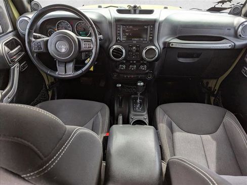 Used 2013 Jeep Wrangler Unlimited Rubicon w/ Connectivity Group AWD/4WD image 15