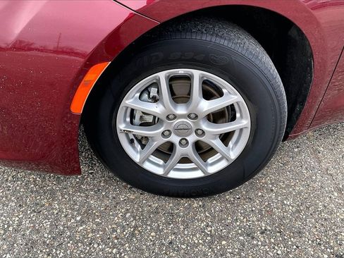 Used 2023 Chrysler Voyager LX image 4