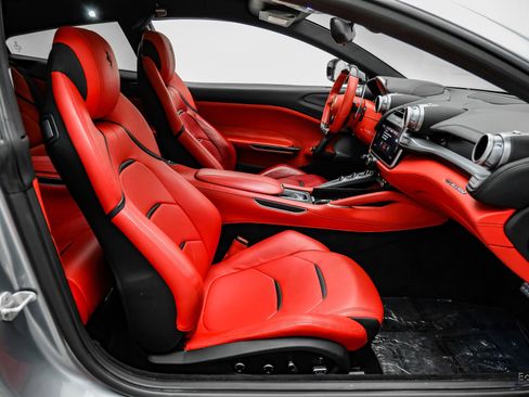 Used 2018 Ferrari GTC4Lusso AWD/4WD image 58