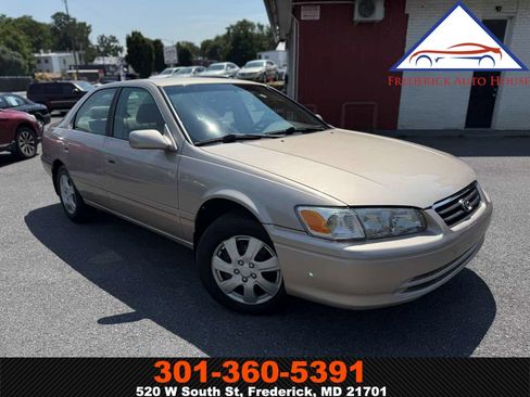 Used 2000 Toyota Camry LE image 1
