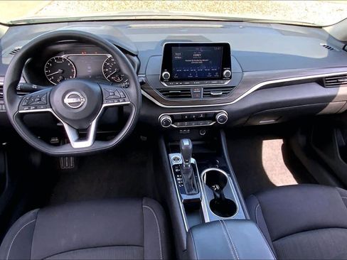 Used 2024 Nissan Altima 2.5 SV image 14