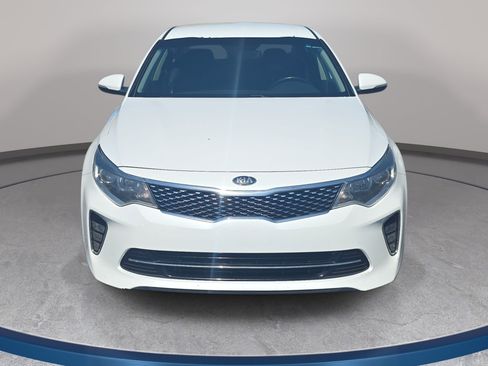 Used 2018 Kia Optima S FWD image 2