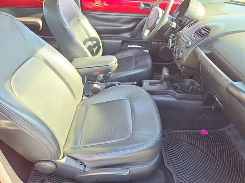 Used 2010 Volkswagen Beetle Coupe image 13