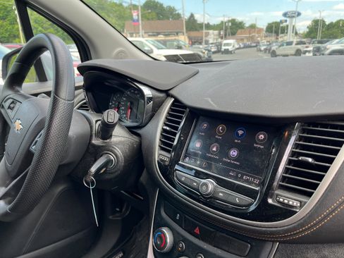 Used 2020 Chevrolet Trax LS w/ Tint and Cruise Package FWD image 10