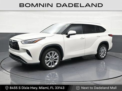 Used 2021 Toyota Highlander Limited FWD image 1