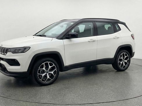 Used 2025 Jeep Compass Limited AWD/4WD image 3