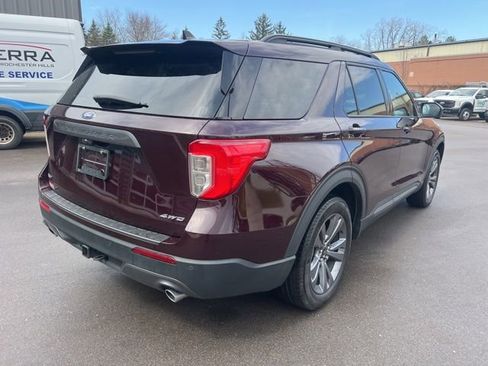 Used 2023 Ford Explorer XLT w/ Equipment Group 202A AWD/4WD image 5