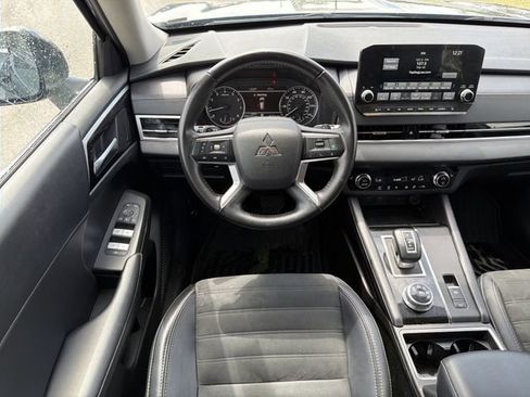 Used 2024 Mitsubishi Outlander SE image 24