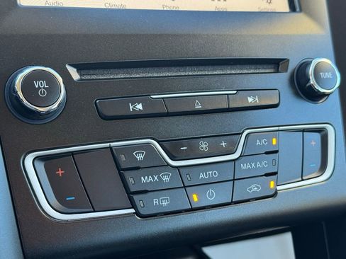 Used 2018 Ford Fusion SE w/ Equipment Group 201A image 30