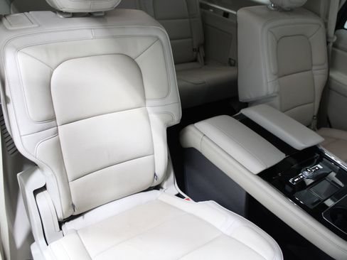 Used 2018 Lincoln Navigator Reserve w/ Technology Package AWD/4WD image 27