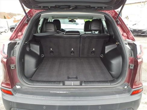 Certified 2019 Jeep Cherokee Latitude Plus w/ Cold Weather Group image 8