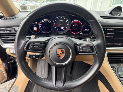 Used 2022 Porsche Panamera image 19