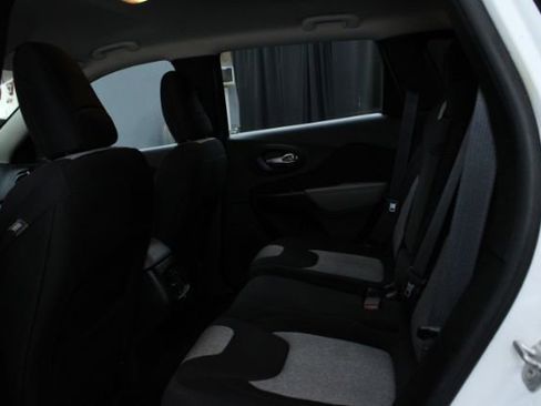 Used 2014 Jeep Cherokee Sport FWD image 19