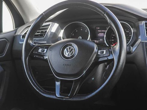 Used 2019 Volkswagen Tiguan SE w/ Panoramic Sunroof Package FWD image 15