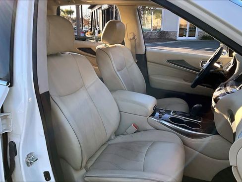 Used 2017 INFINITI QX60 image 9