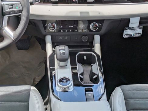 New 2025 Mitsubishi Outlander SE image 22
