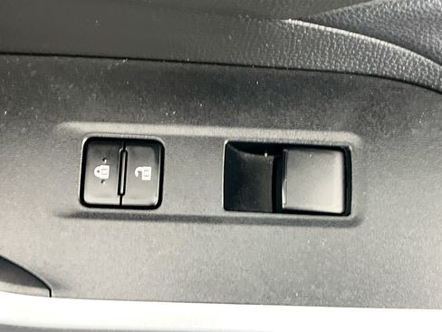 Used 2020 Toyota RAV4 LE FWD image 29