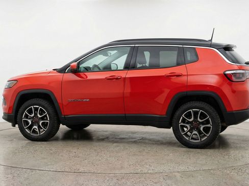 Used 2025 Jeep Compass Trailhawk image 5