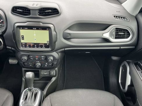 Used 2021 Jeep Renegade Latitude w/ Luxury Group I FWD image 19