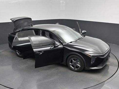 Certified 2025 Kia K4 LXS FWD image 19