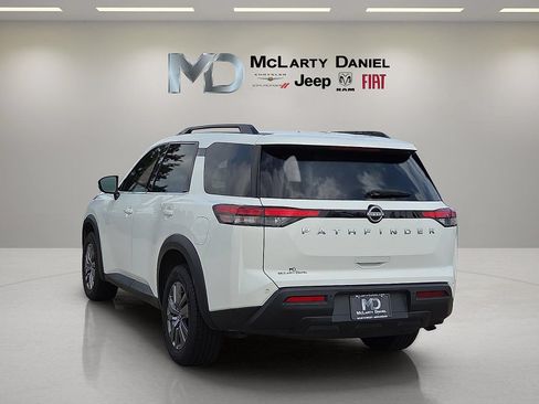 Used 2025 Nissan Pathfinder SV FWD image 4