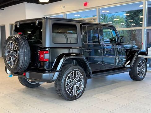 Used 2023 Jeep Wrangler Unlimited Sahara AWD/4WD image 11