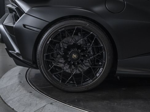 Used 2024 Lamborghini Huracan STO RWD image 22