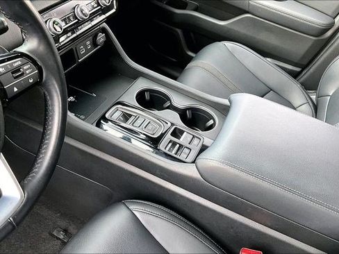 Certified 2025 Honda Pilot Touring image 18