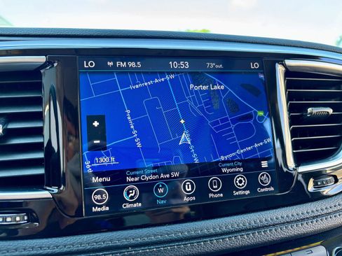 Used 2020 Chrysler Pacifica Limited FWD image 4