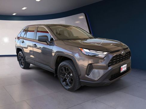 Used 2024 Toyota RAV4 LE FWD image 7