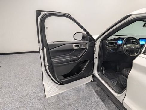 Used 2020 Ford Explorer XLT w/ Equipment Group 202A AWD/4WD image 9