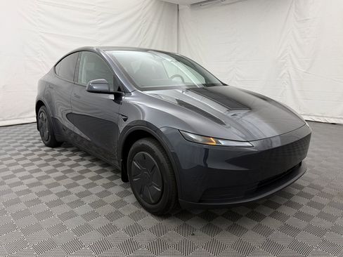 Used 2026 Tesla Model Y 2WD image 4