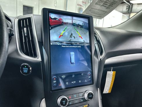 Used 2024 Ford Edge SEL image 32