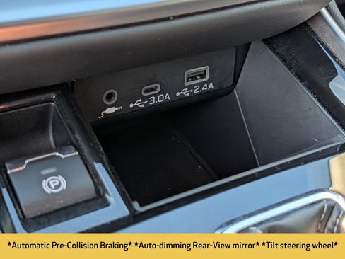 Certified 2025 Subaru Outback Limited AWD/4WD image 10