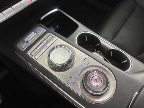 Used 2023 Genesis GV70 2.5T w/ Advanced Package image 17