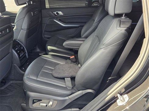 Used 2022 BMW X7 xDrive40i w/ M Sport Package image 10